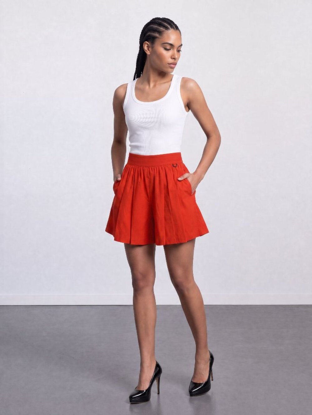 New Nike 24.7 Pleated Shorts - XS